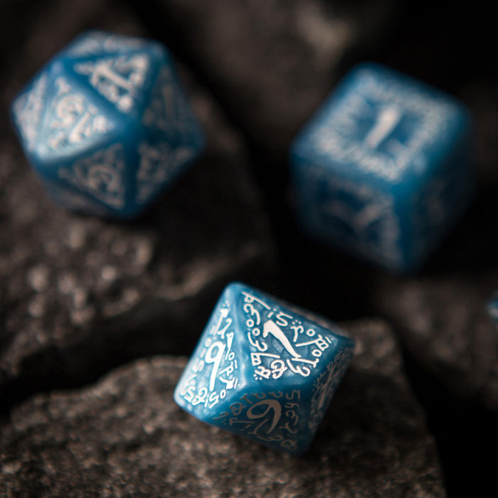 Q-Workshop Elvish Dice Set Glacier with White (7 Pieces)