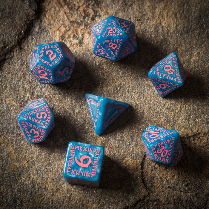 Q-Workshop Runic Dice Set Glacier with Pink (7 Pieces)